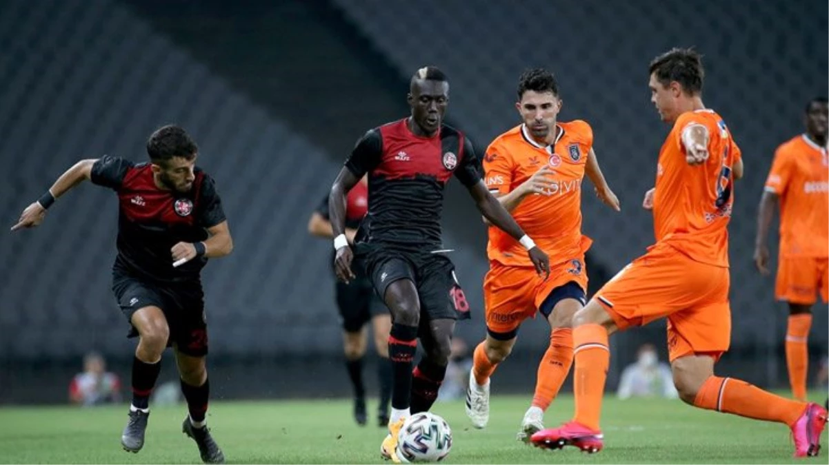 Son şampiyon Başakşehir, Fatih Karagümrük\'e 2-0 yenildi