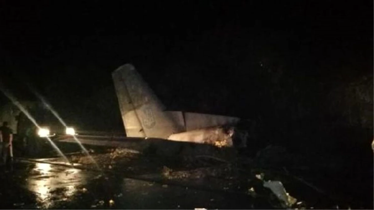 Ukrayna\'da askeri öğrencileri taşıyan uçak düştü: 26 kişi hayatını kaybetti