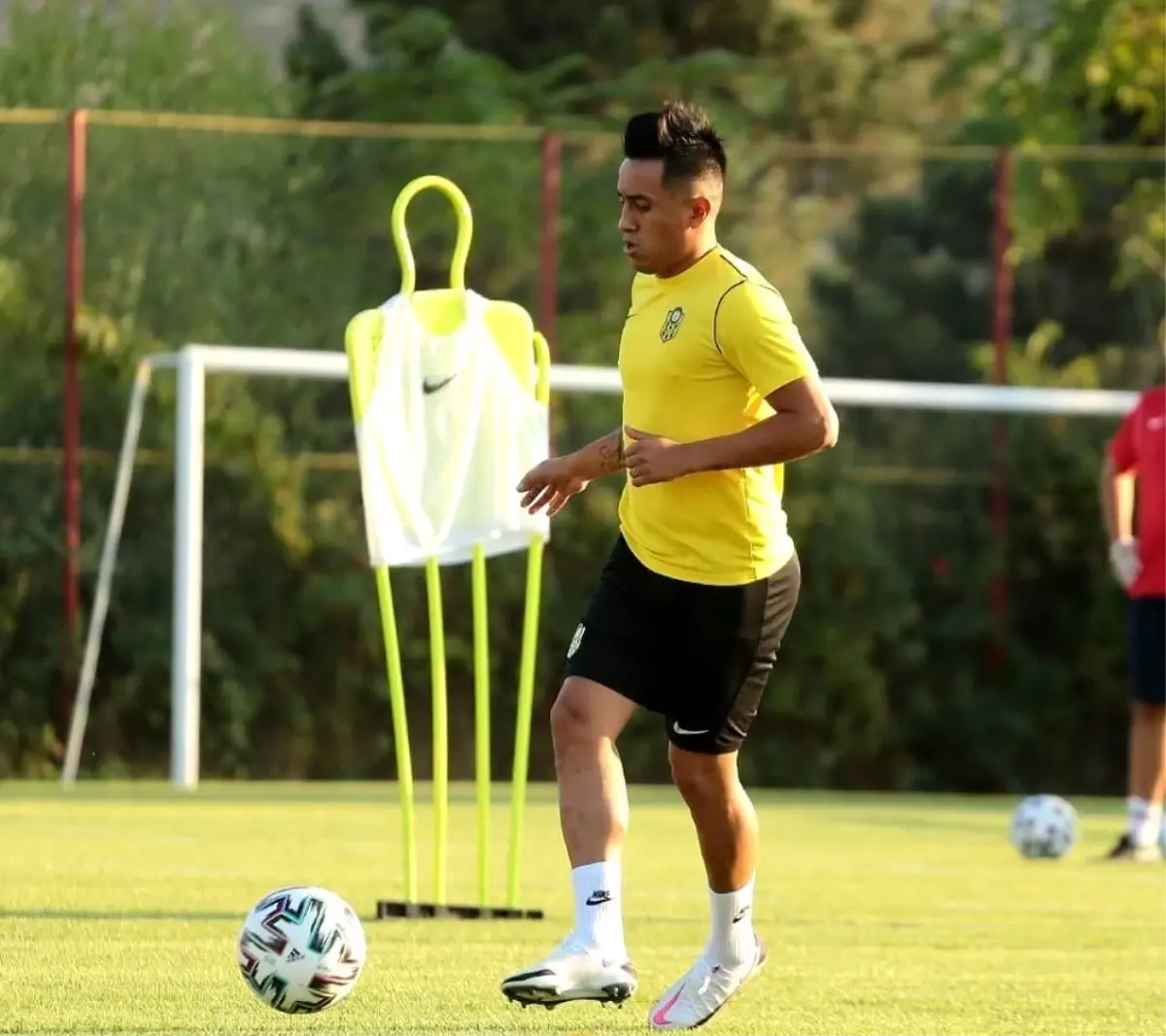 Yeni Malatyaspor\'da Cueva kısa sürede takımın vazgeçilmezi oldu