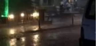 Yusufeli'nde sağanak etkili oldu, yollar göle döndü