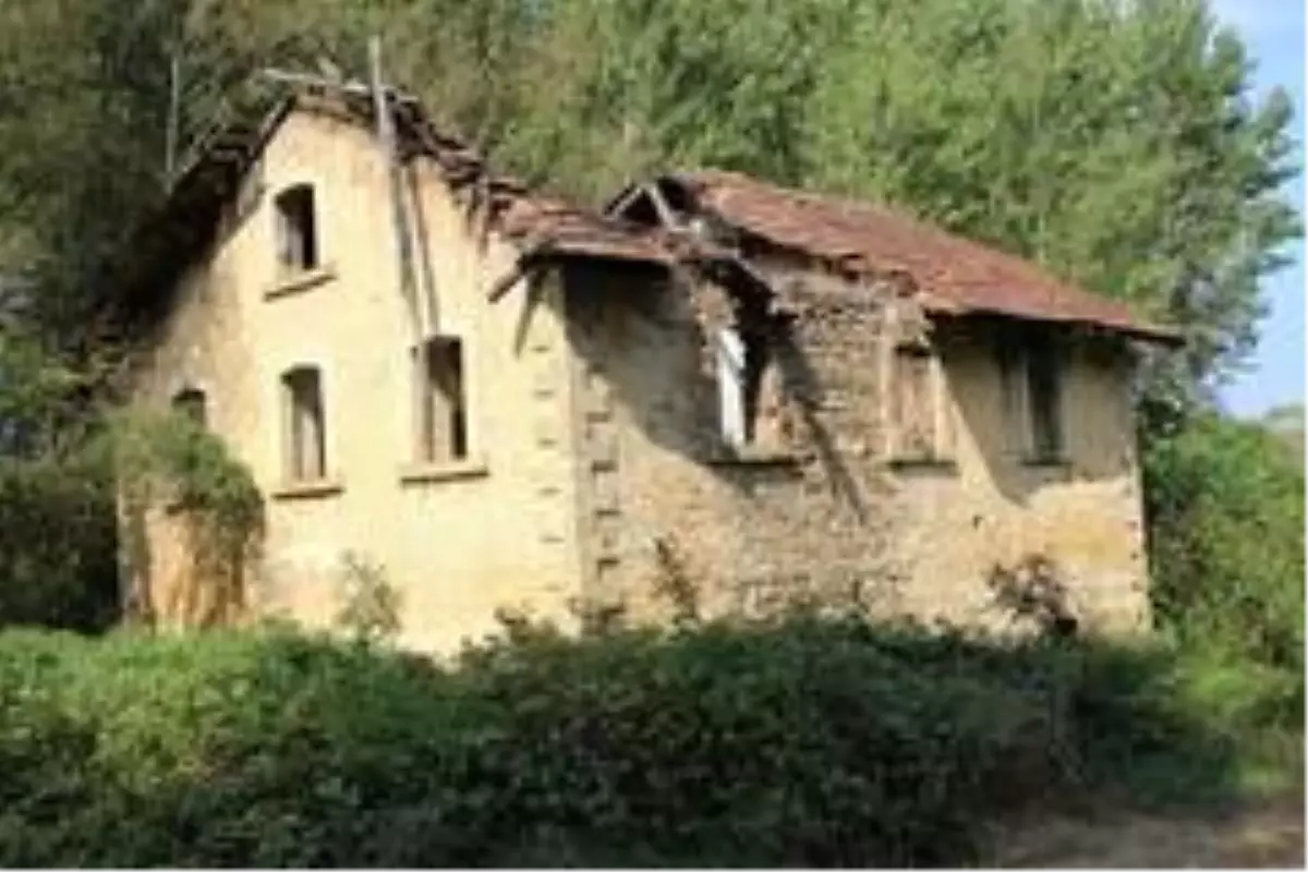 9 ilin un ihtiyacını karşılayan 300 yıllık değirmen harabeye döndü