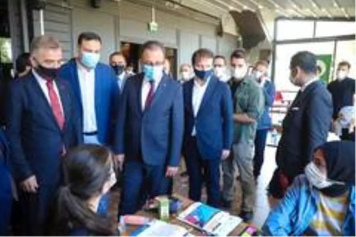 Son dakika haberi | Bakan Kasapoğlu, Gaziosmanpaşa\'da gençlerle buluştu