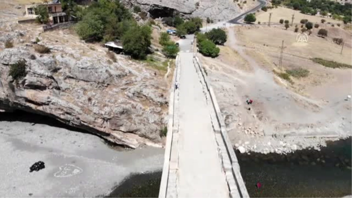 Drone destekli - Gönüllü gençler tarihi Cendere Köprüsü\'nde çevre temizliği yaptı