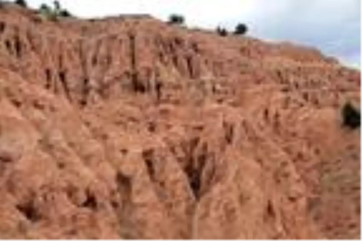 Erozyonla ortaya çıkan \'Şeytan Şehri Kayalıkları\', hayran bırakıyor