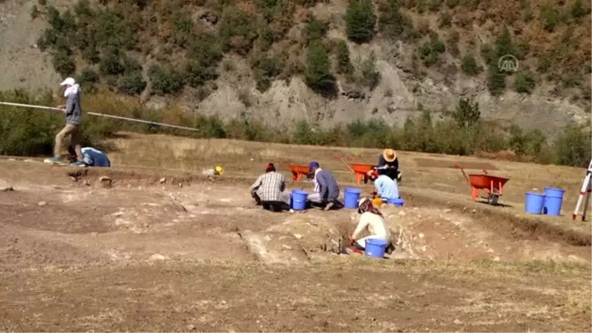 (DRONE) Kastamonu\'da Kahin Tepe kazısında eski döneme ait tapınak bulundu (1)