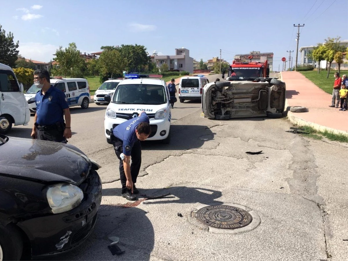 Son dakika haberleri! Kavşağa dikkatsiz giren sürücüler çarpıştı