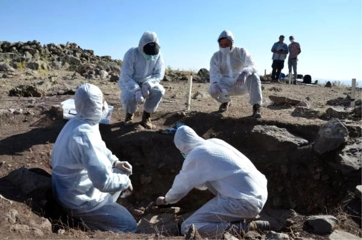 Malazgirt\'te 1800 metredeki beş mezarda, iskeletlere rastlandı