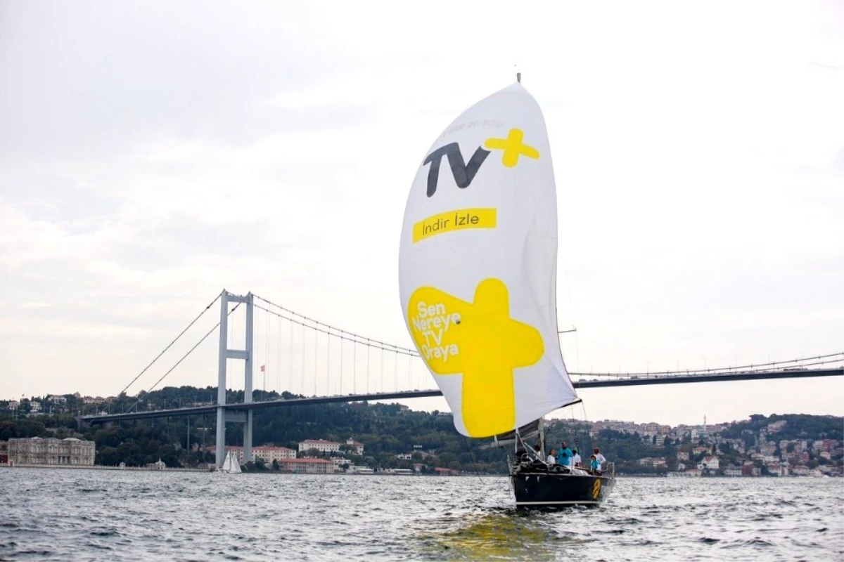 Yelkenler İstanbul Boğazı\'nda açıldı