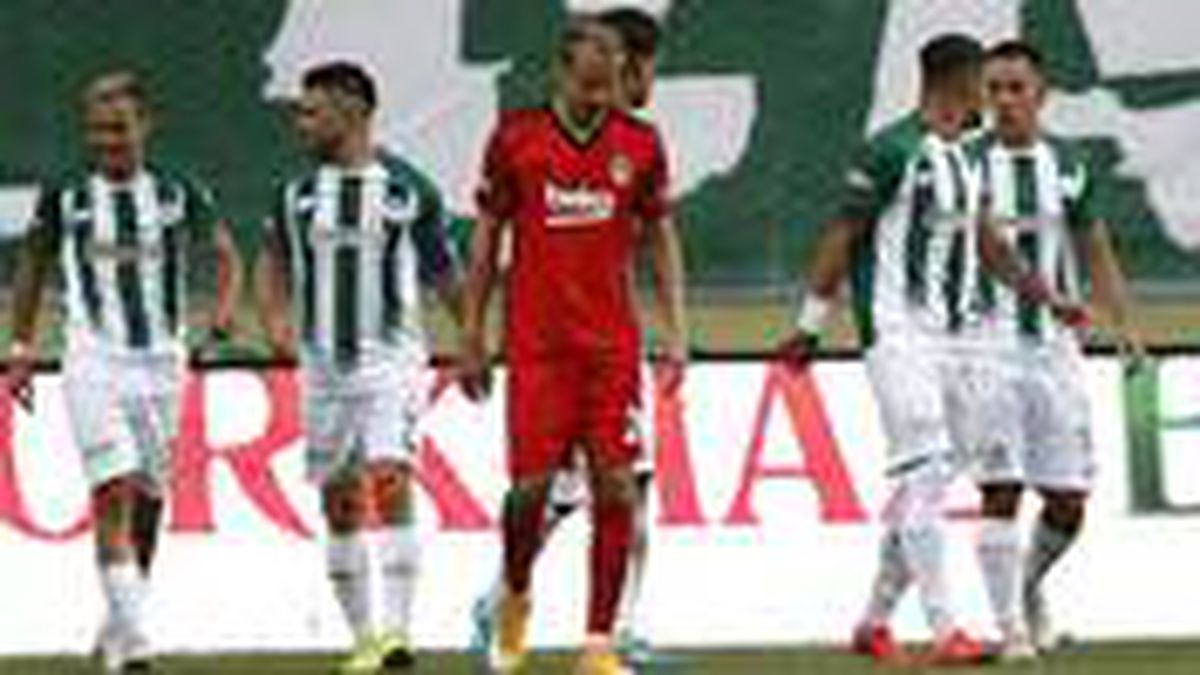 Beşiktaş, Süper Lig'in 3. haftasında İttifak Holding Konyaspor'a 4-1 mağlup oldu