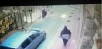Beyoğlu'nda Faslı çifte gasp dehşeti: şüpheliler kamerada