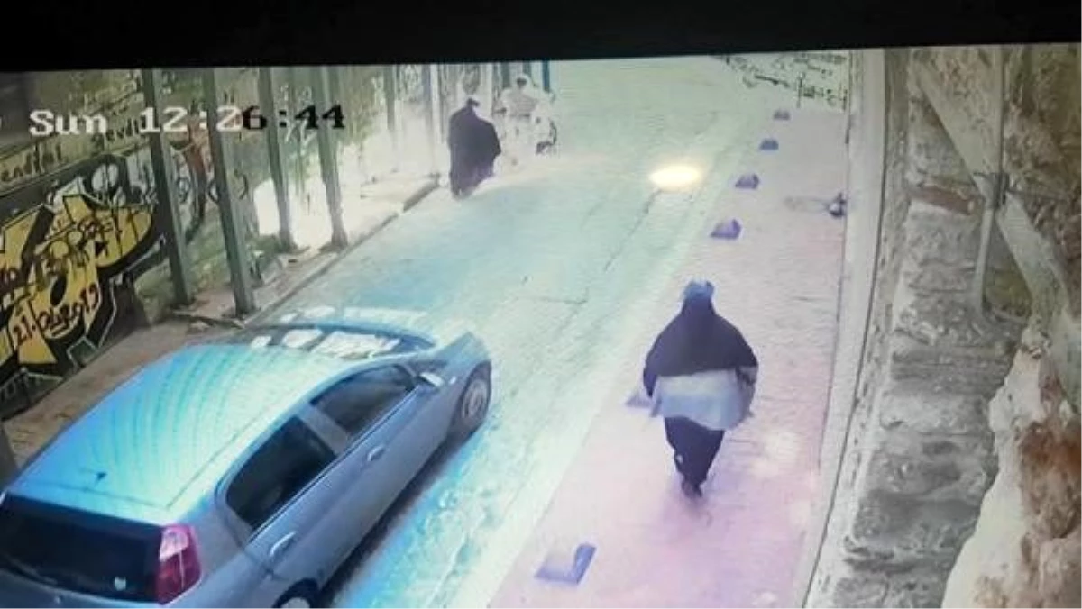 Beyoğlu\'nda Faslı çifte gasp dehşeti: şüpheliler kamerada