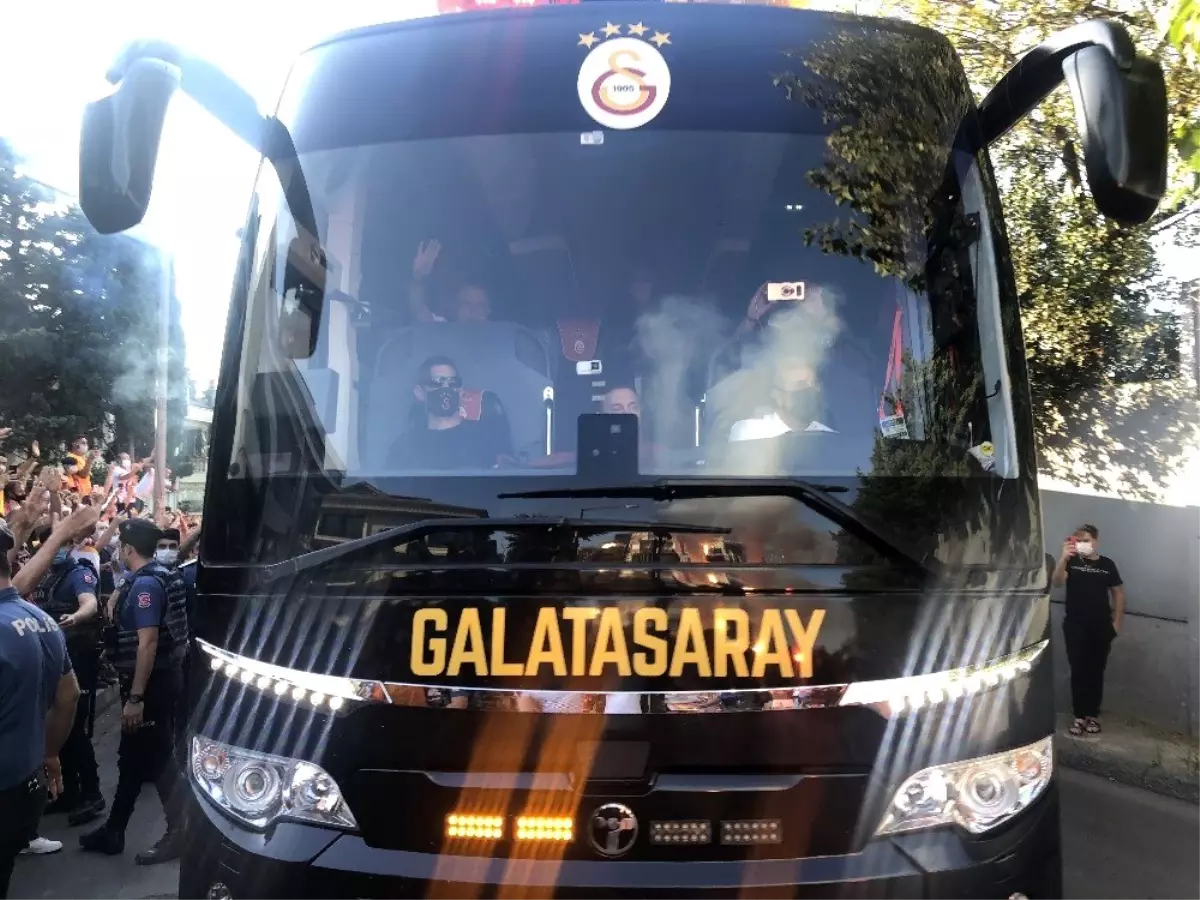 Galatasaray derbi için yola çıktı