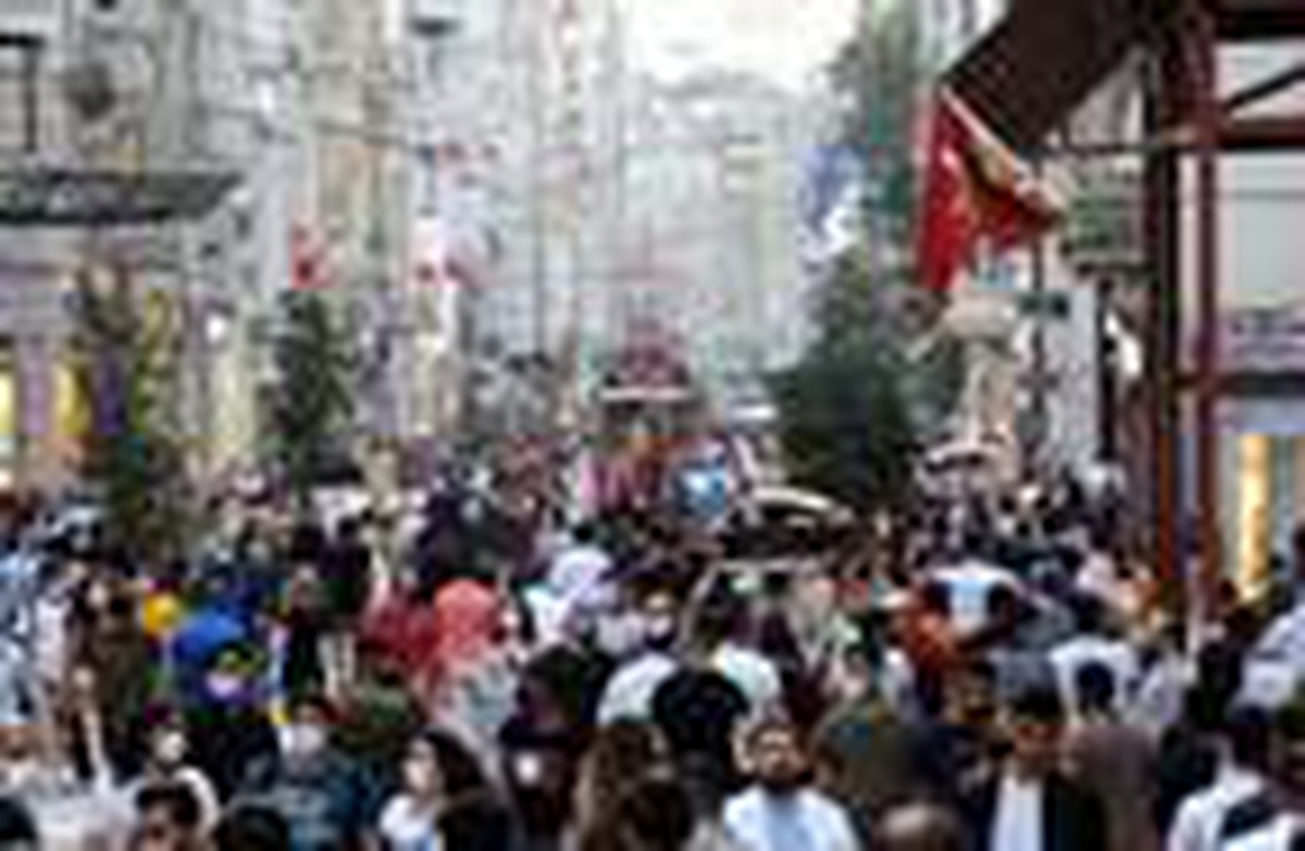 İstiklal Caddesi\'nde bu akşam adım atacak yer kalmadı
