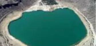 Kapadokya bölgesinde Narlı Göl güzelliği