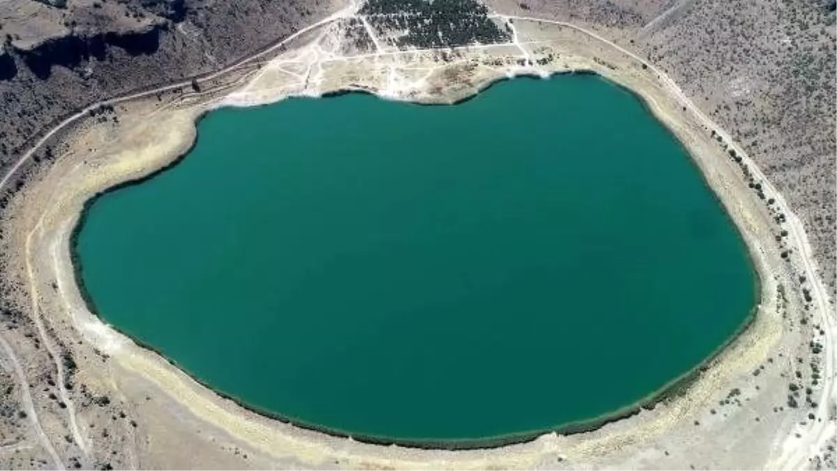 Kapadokya bölgesinde Narlı Göl güzelliği