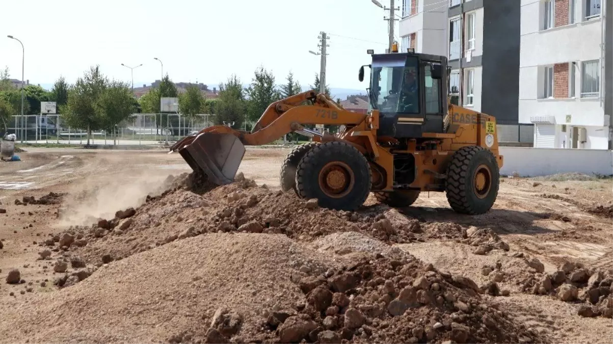 Odunpazarı\'ndan Emek Mahallesi\'nde yeni yol çalışması