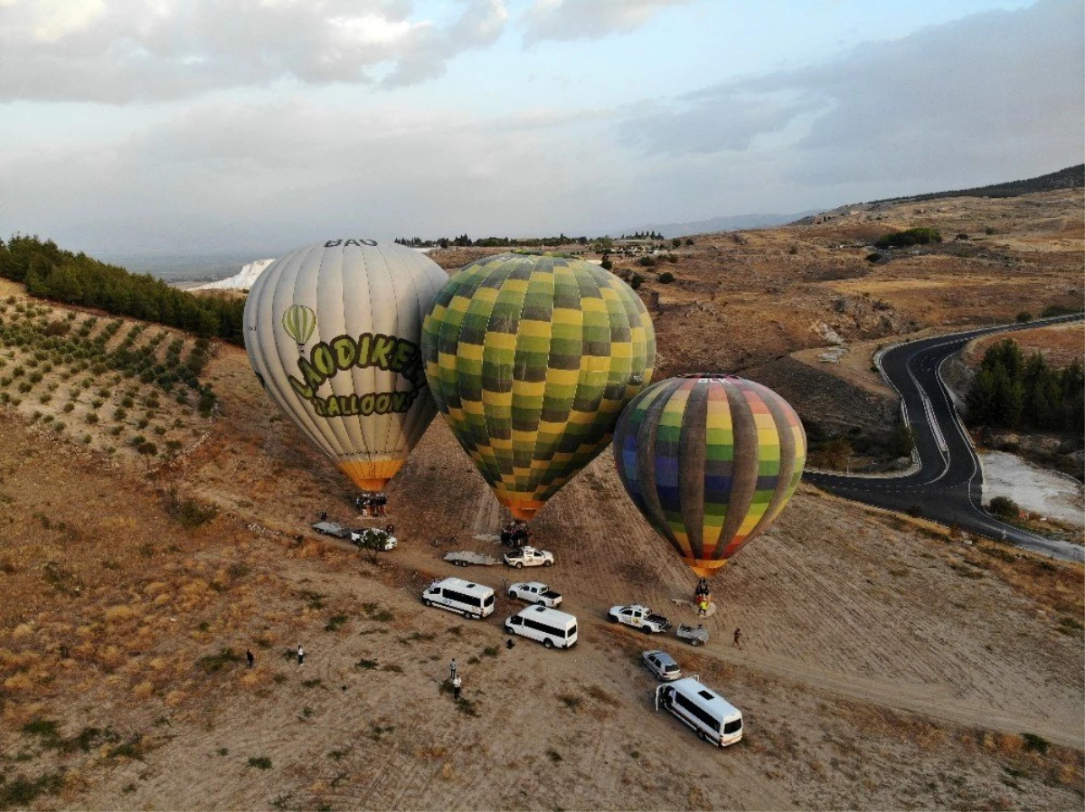 Pamukkale\'de balon uçuşlarına Rus turistlerden ilgi