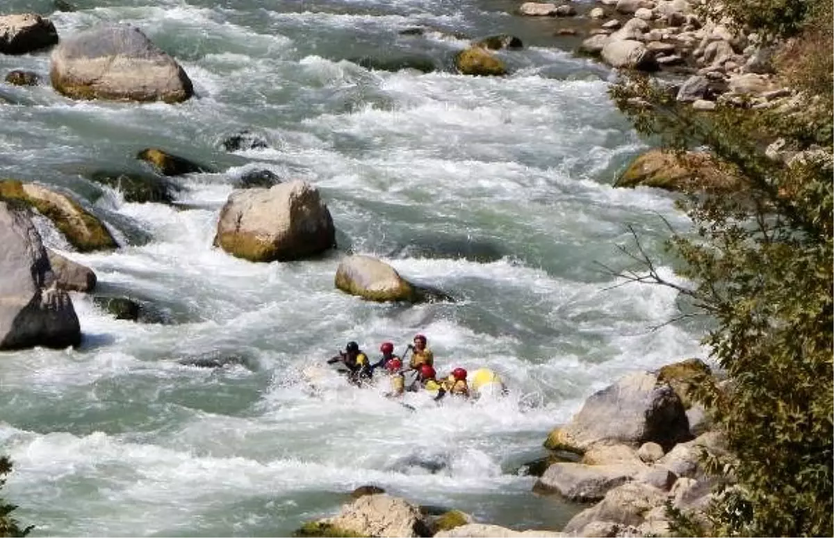 Zap Suyu\'nda rafting heyecanı