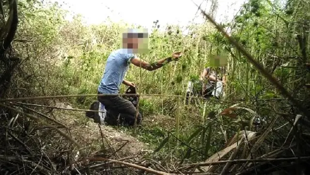 Zehir tacirleri, günlerce takip edildikten sonra yakayı fotokapan la ele verdi