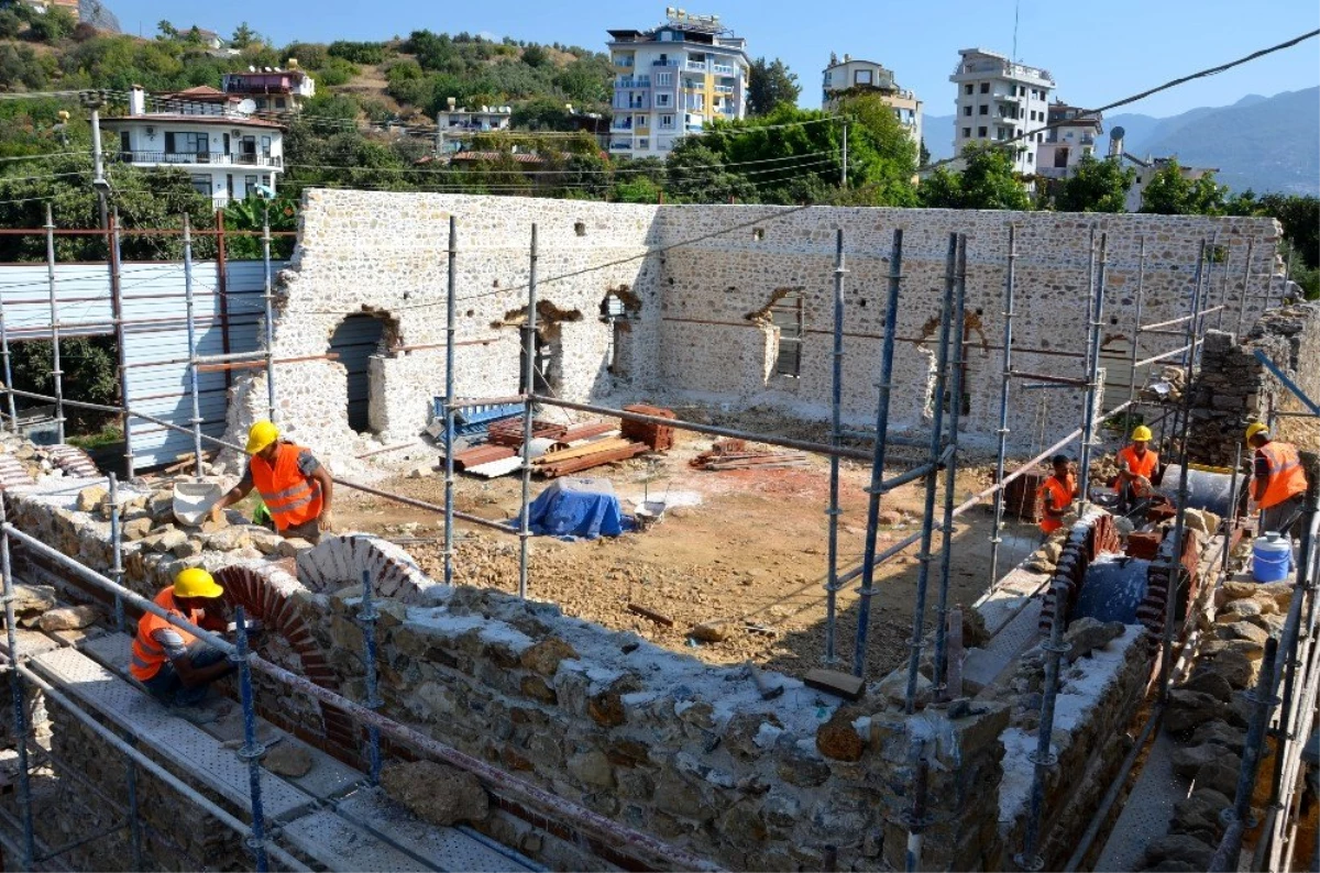 Alanya Gülevşen Cami\'nin restore çalışmaları sürüyor