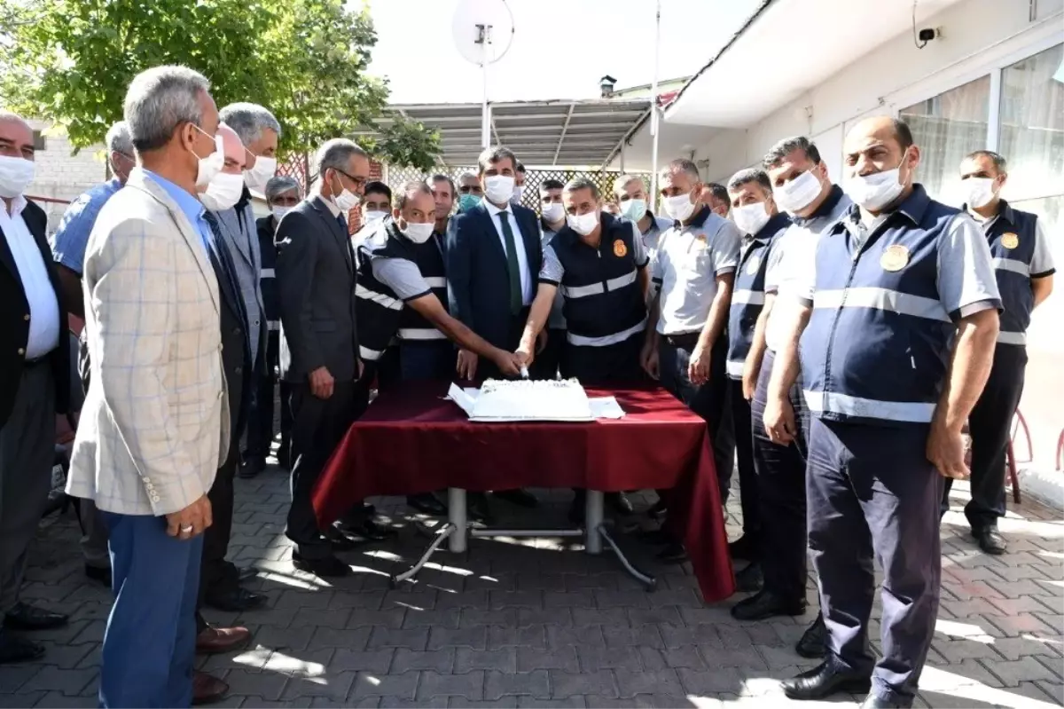 Başkan Asya, itfaiyecileri özel günlerinde yalnız bırakmadı