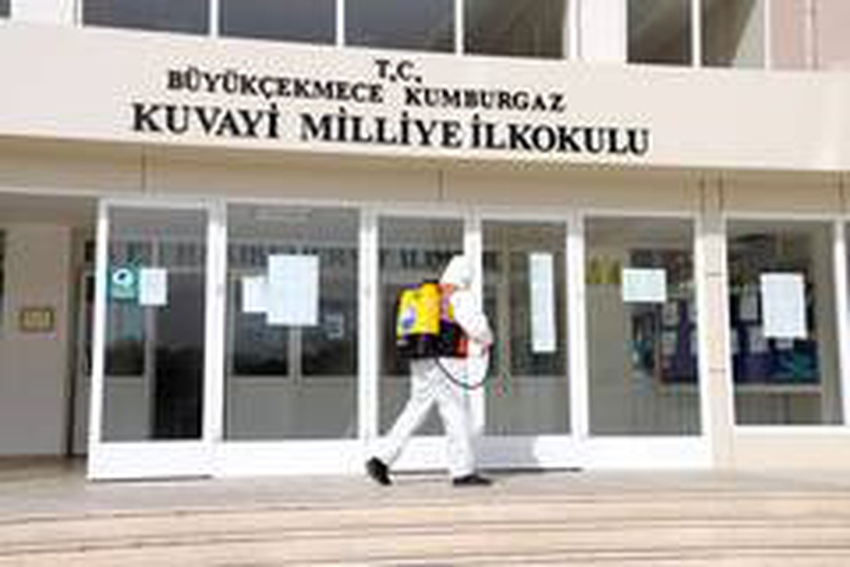 Büyükçekmece\'de okullarda dezenfekte çalışmaları devam ediyor