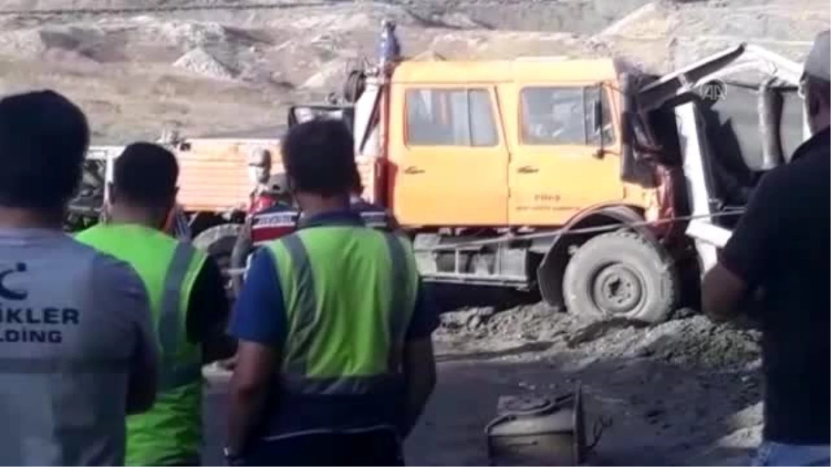 Freni boşalan kamyonet kömür bandına çarptı: 1 ölü, 7 yaralı