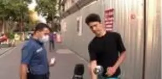 Kasksız motosiklet kullanan sürücüden şaşırtan maske savunması pes dedirtti