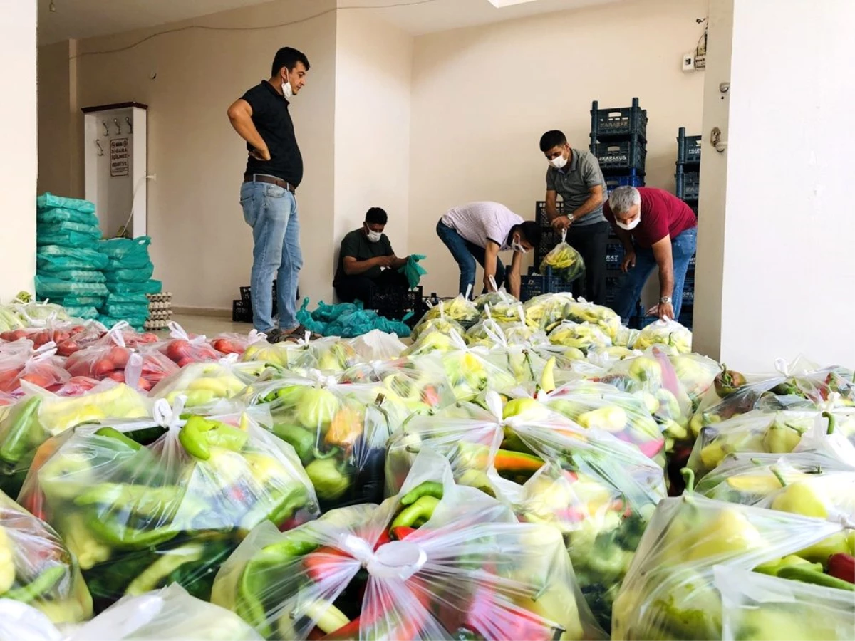 Mardin\'de pazarcı esnafından ihtiyaç sahiplerine ücretsiz sebze ve meyve