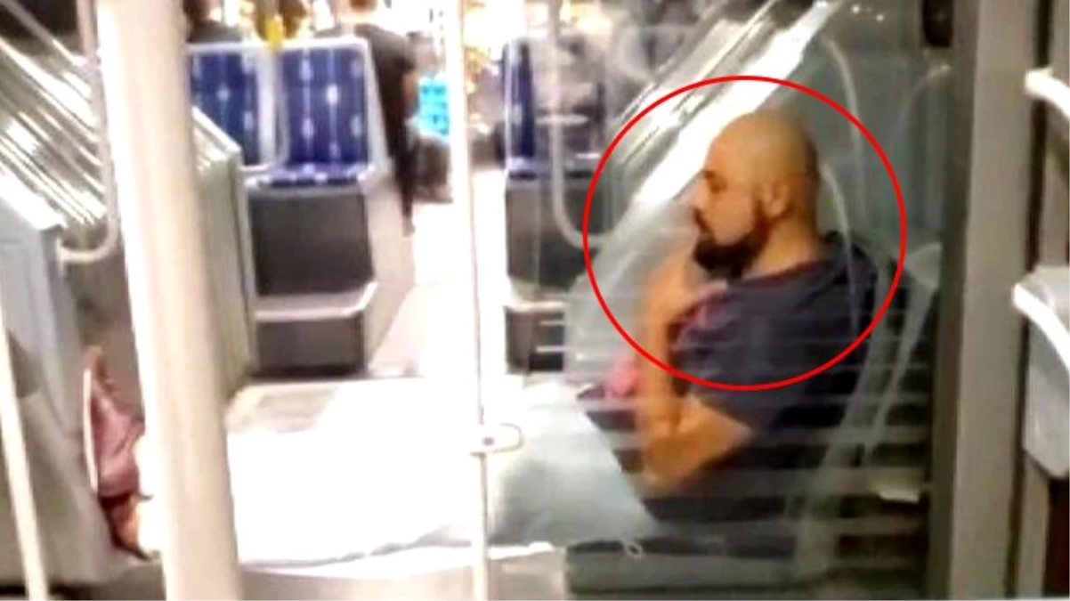 Metrobüste hem maske takmadı hem de sigara içti