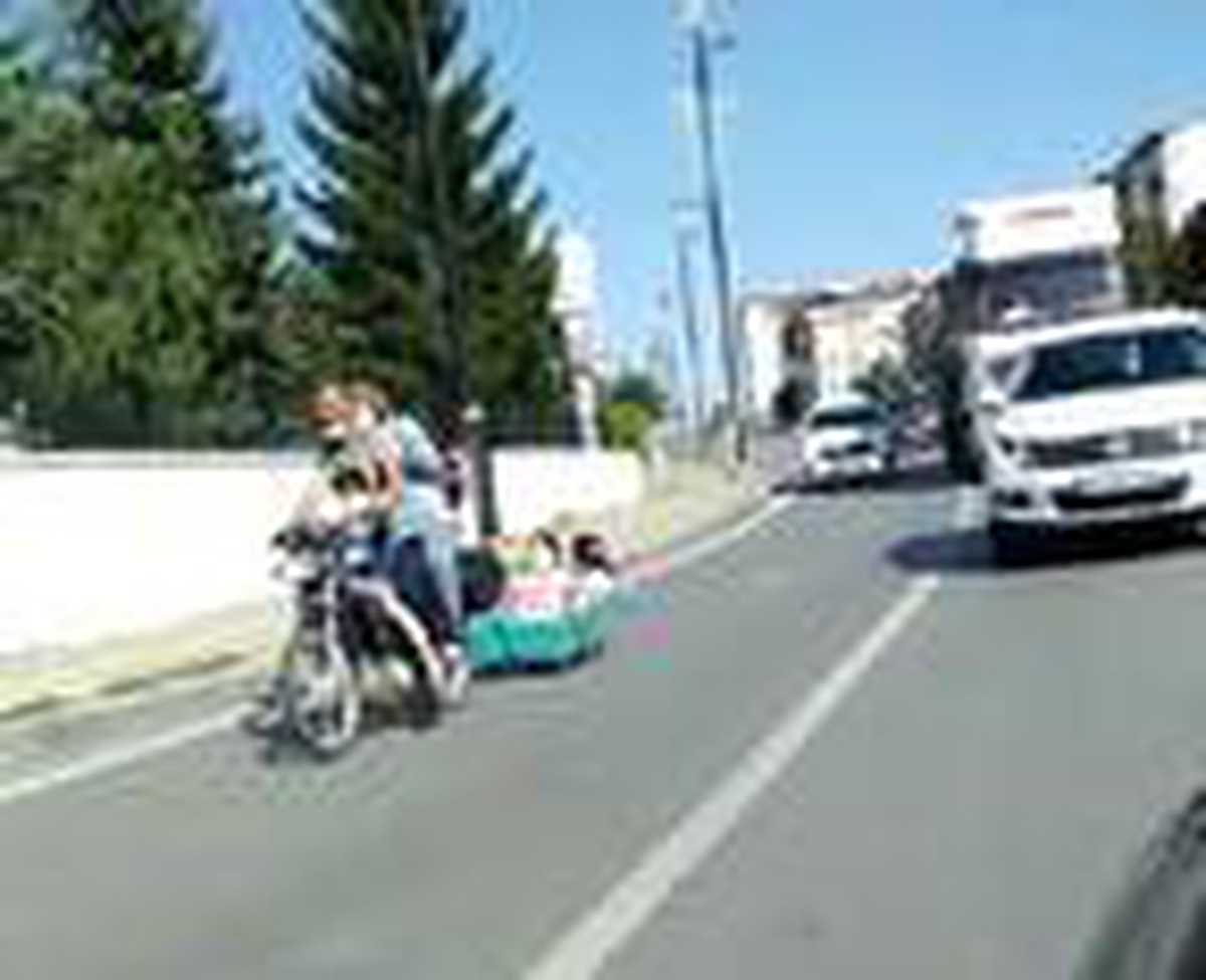 Motosikletle tehlikeli yolculuk kamerada