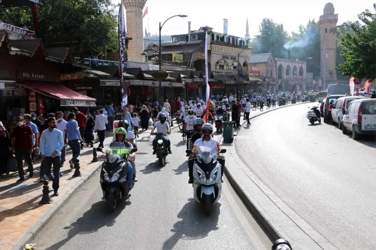 Şanlıurfa\'da yüzlerce bisikletli sağlık için pedal çevirdi