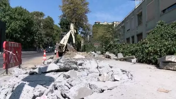 SARIYER'DE KALDIRIMA ARAÇLAR İÇİN CEP YAPIMINA İSYAN NÖBETİ