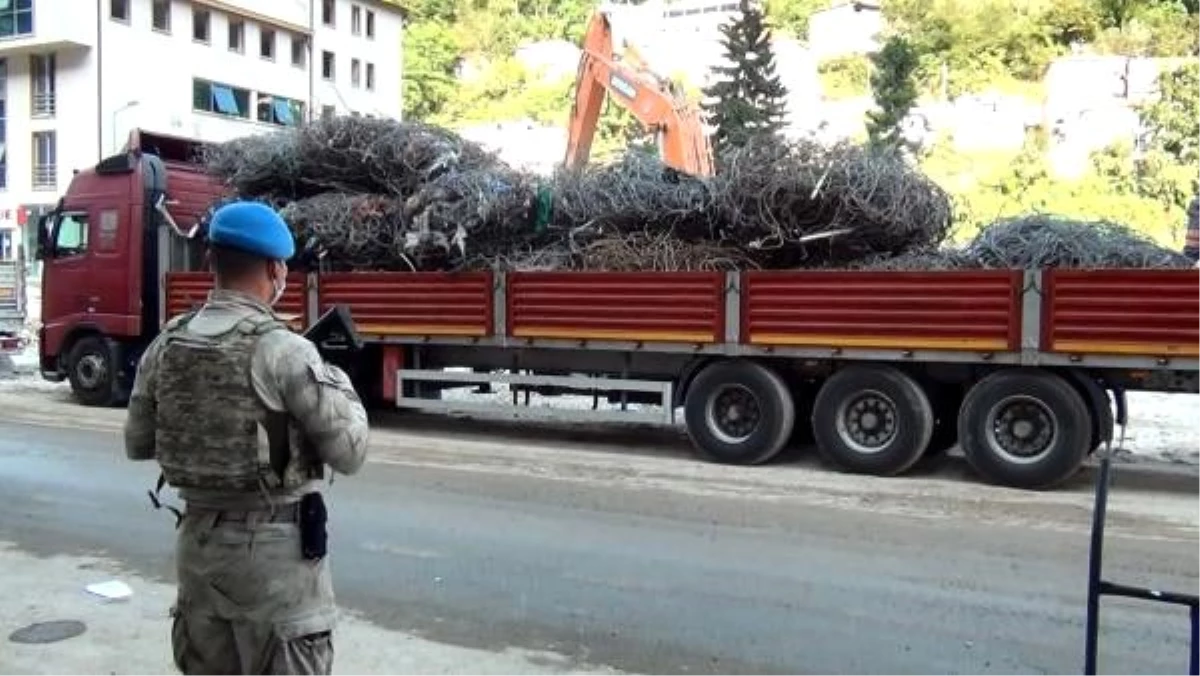 Selin vurduğu Dereli\'de, jandarma eşliğinde yıkım sürüyor