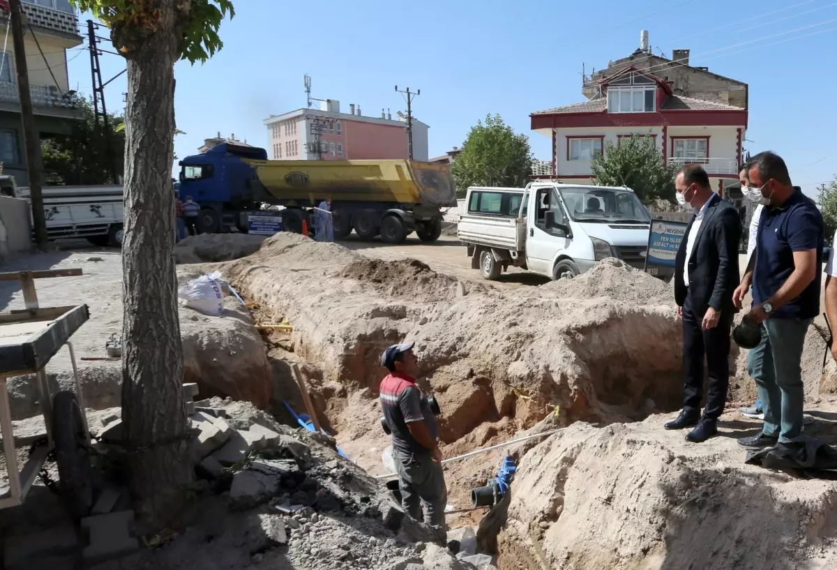 Yunus Emre Caddesi\'nde yağmur suyu ve kanalizasyon hattı tamam