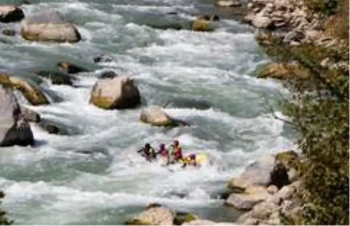 Zap Nehri\'nde rafting heyecanı