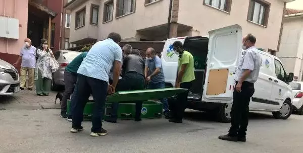 Ambulans şoförü, kendini iple asarak yaşamına son verdi