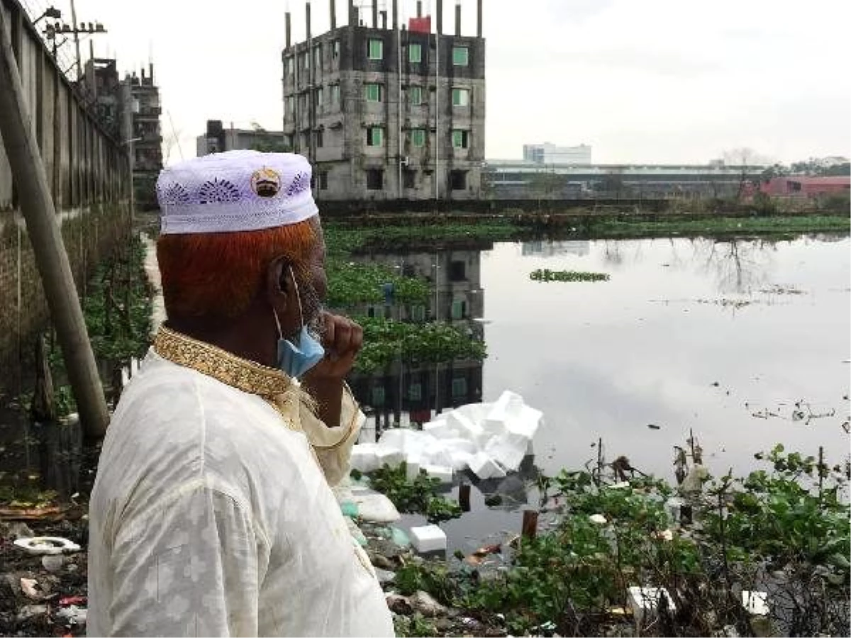 Bangladeş\'te tekstil fabrikası nehri kararttı