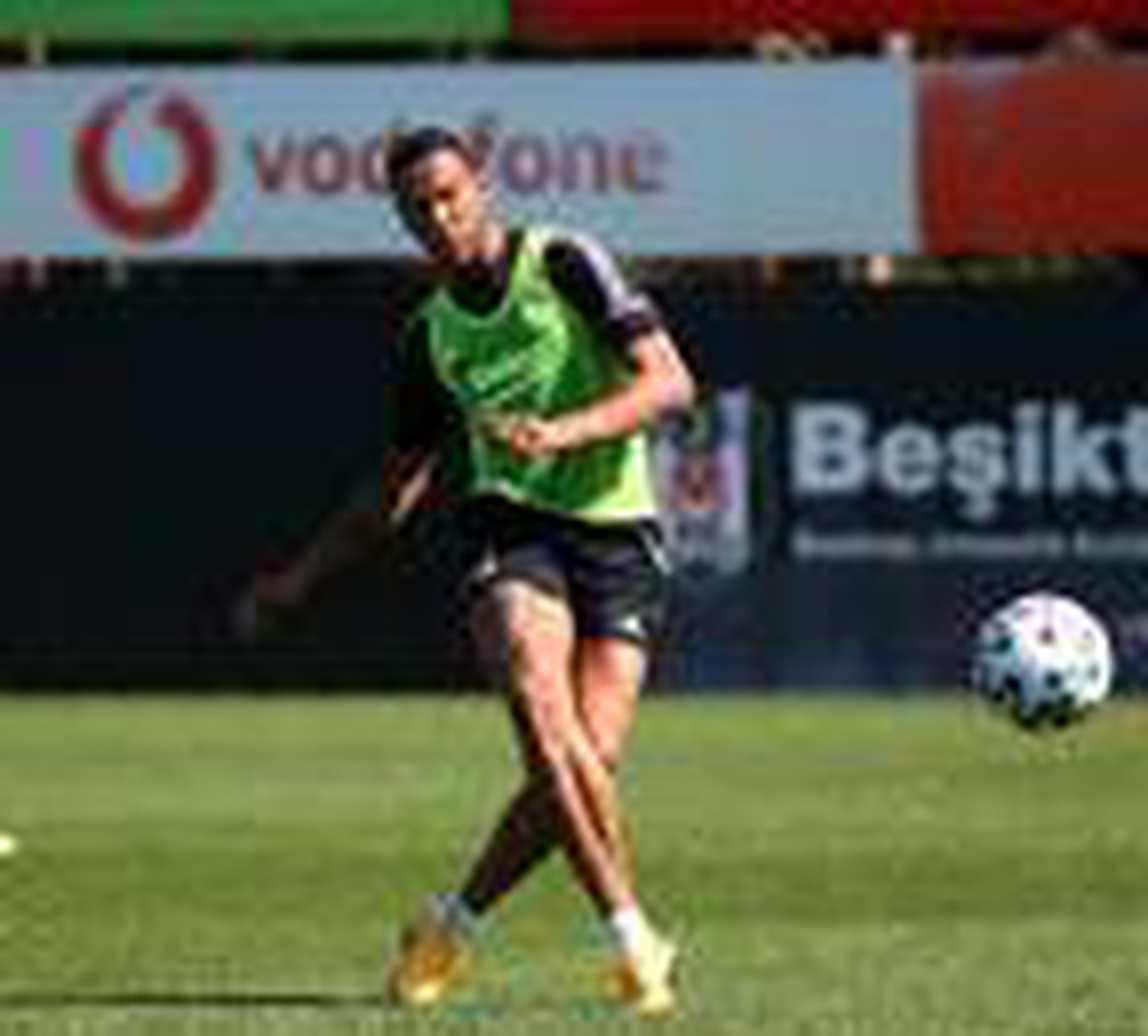 Beşiktaş\'ta Josef de Souza\'nın lisansı çıktı
