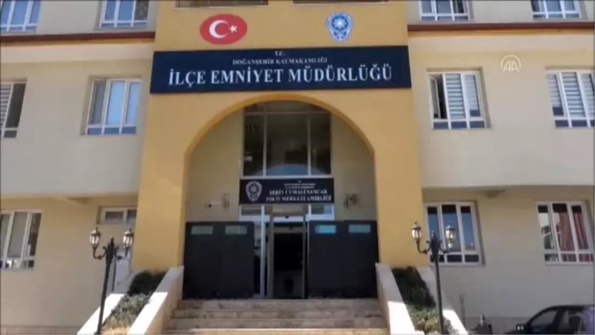 Esnafın yolda bulduğu 16 bin lira sahibine teslim edildi