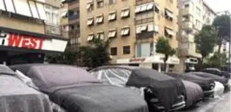 İstanbul'da dolu yağışında milyonluk lüks araçlar zarar gördü