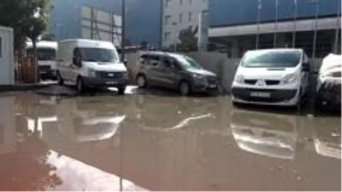 İstanbul\'daki etkili yağış esnafı da vurdu