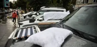 Kadıköy'de galericiler lüks araçlarını doludan yastık yorganla korudu