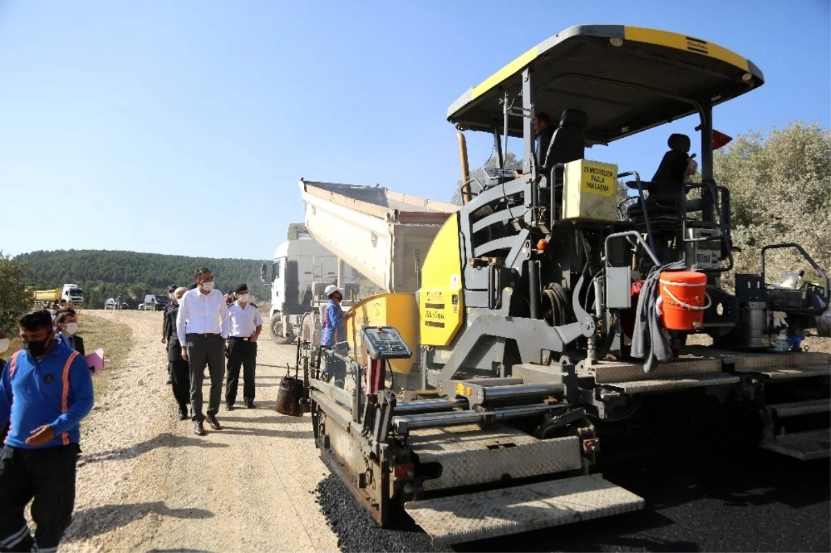 Köy yollarını inceledi