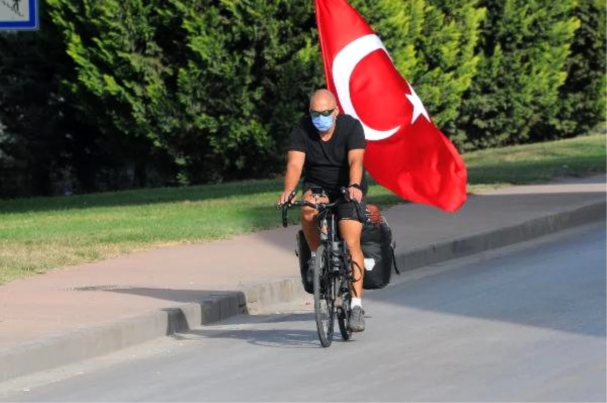 Almanya\'dan yola çıktı, Türk kültürünü tanıtmak için bisikletiyle ülke ülke geziyor