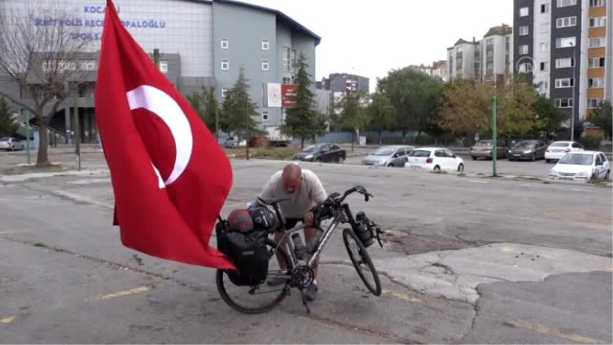 Türk tarihini ve kültürünü tanıtmak için pedal çeviriyor