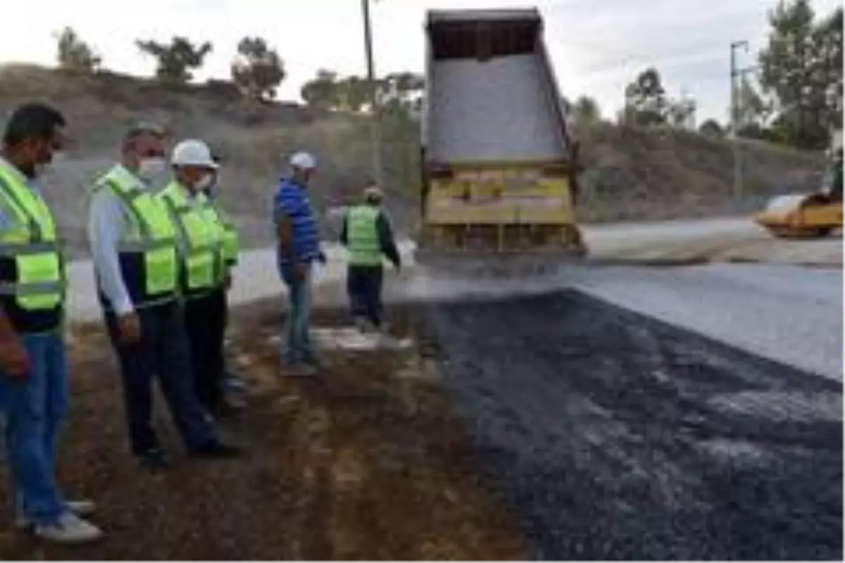 Yunusemre\'de yol yapım çalışmaları sürüyor