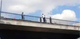 Beşiktaş'ta trafiği kilitleyen intihar girişimi