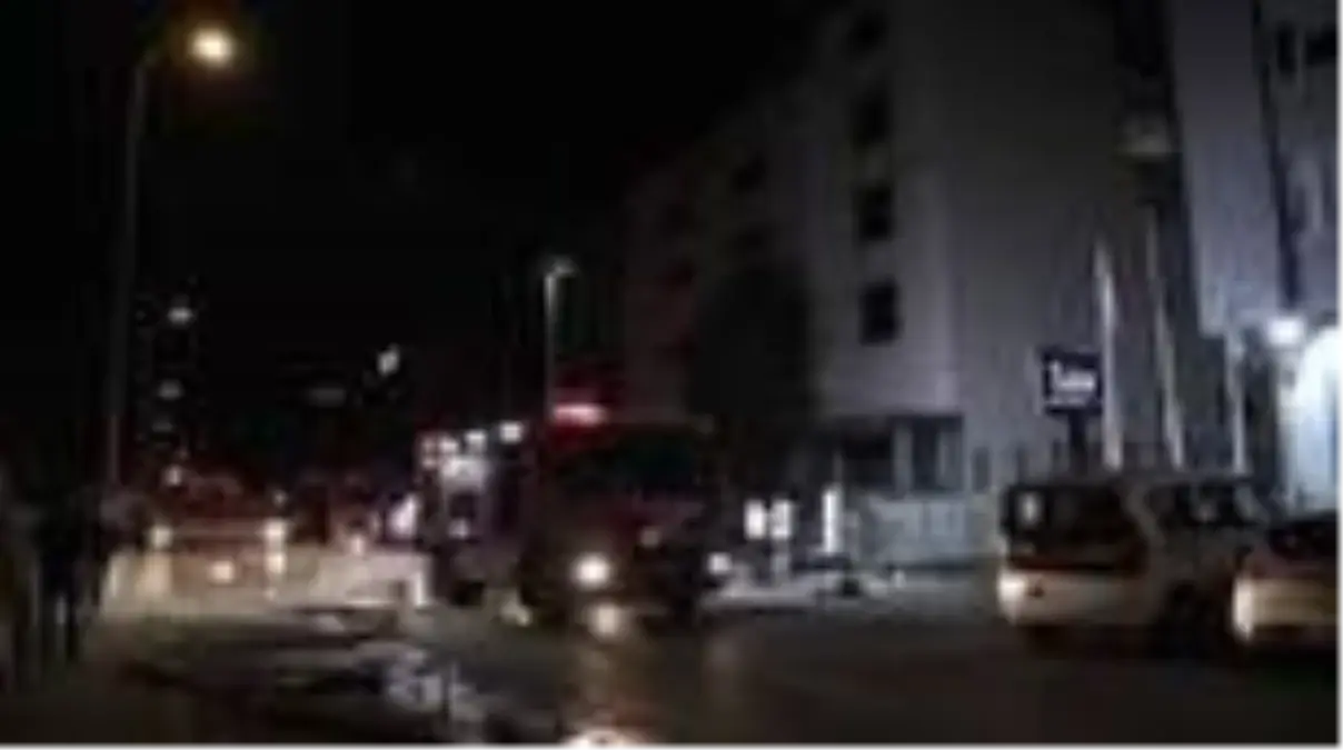 Son dakika haber... Beylikdüzü\'ndeki fabrika deposunda çıkan yangın söndürüldü