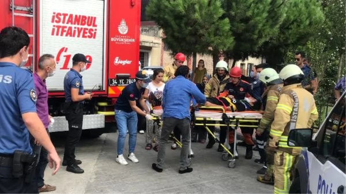 Beyoğlu\'nda kaçan kuşunu yakalamak isterken düşen çocuk yaralandı